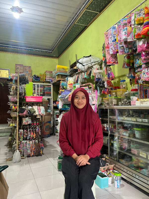 Virda dan Toko Keluarga yang Tak Ingin Tertinggal Zaman: Sebuah Perjalanan Menjadi UMKM Digital Photo_MBL_Virda_22.png