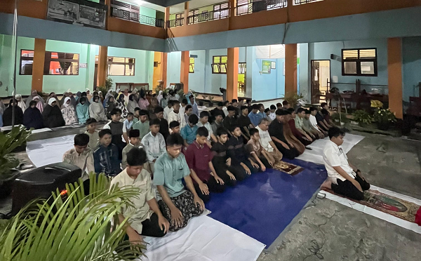 sholat_siswa_siswi.png
