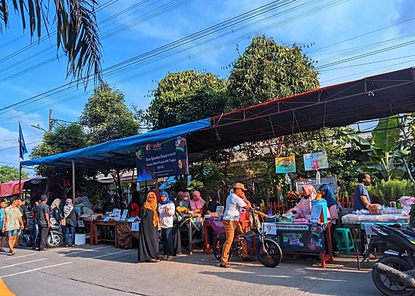 Puluhan Pedagang Jatinegara Gelar Barang Dagangan di Bazar Berkah Ramadhan
