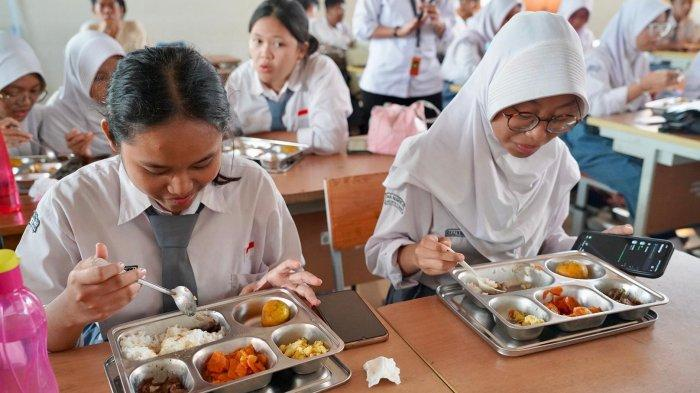 Solusi Makanan Basi, Pindahkan Dapur Umum ke Dapur Sekolah 