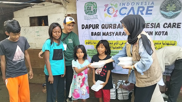 Indonesia CARE Gelar Dapur Qurban, Olah Daging untuk Warga Kampung Pemulung Tanah Abang