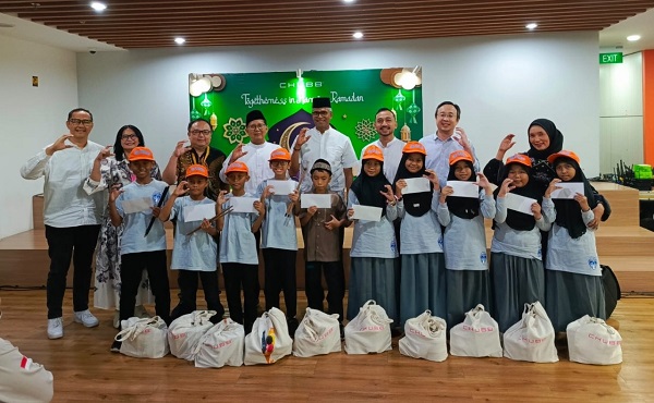 Buka Puasa Bersama 10 Anak Yatim Dhuafa Kolaborasi Chubb Life Indonesia dan Rumah Zakat