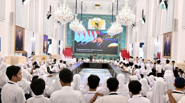 ratusan_pelajar.png