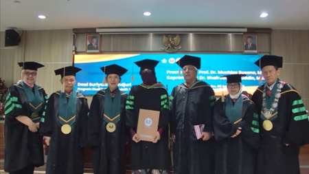 Dr. Dewi Suriyani Djamdjuri Lahirkan Buku Digital Bahasa Inggris Berbasis Nilai-Nilai Islam