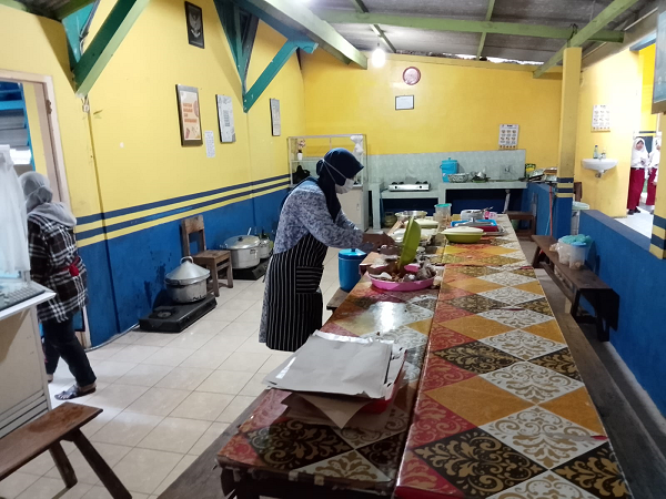 Penerapan Dapur Sekolah Menjadi Solusi untuk Perbaikan Pelaksanaan Program MBG
