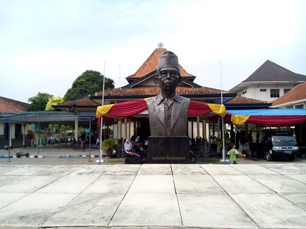 Ki Hajar Dewantara dan Revolusi Pendidikan